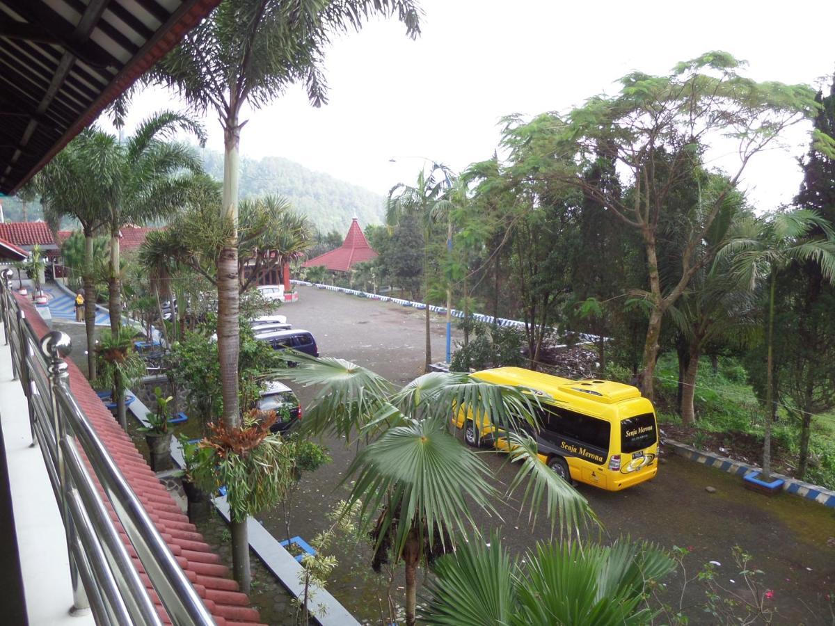 Sukapura Permai Hotel Lambangkuning Extérieur photo