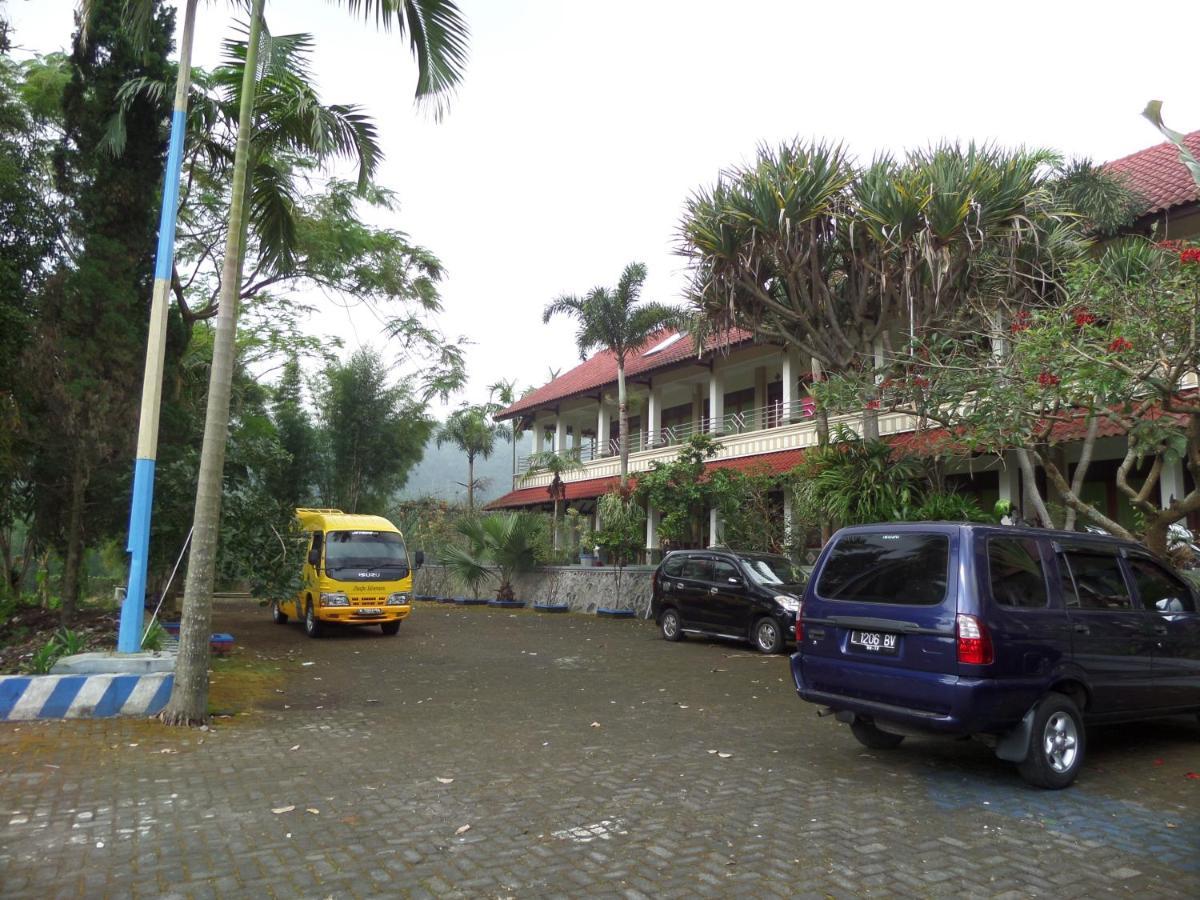 Sukapura Permai Hotel Lambangkuning Extérieur photo